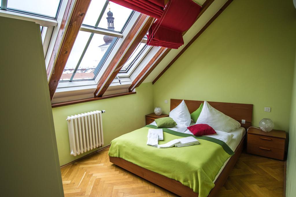 Ruterra Red Roofs View With Garage Apartamento Praga Exterior foto